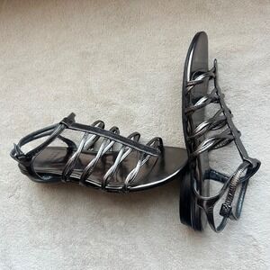 Stuart Weitzman Women 5 M Metallic Pewter Strappy Gladiator Flat Sandals‎ Casual